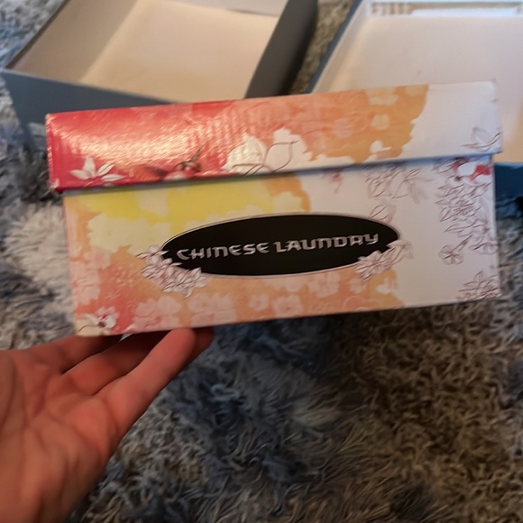 Chinese Laundry-size 8-only worn 3x. Peep toed canvas. - Picture 6 of 6